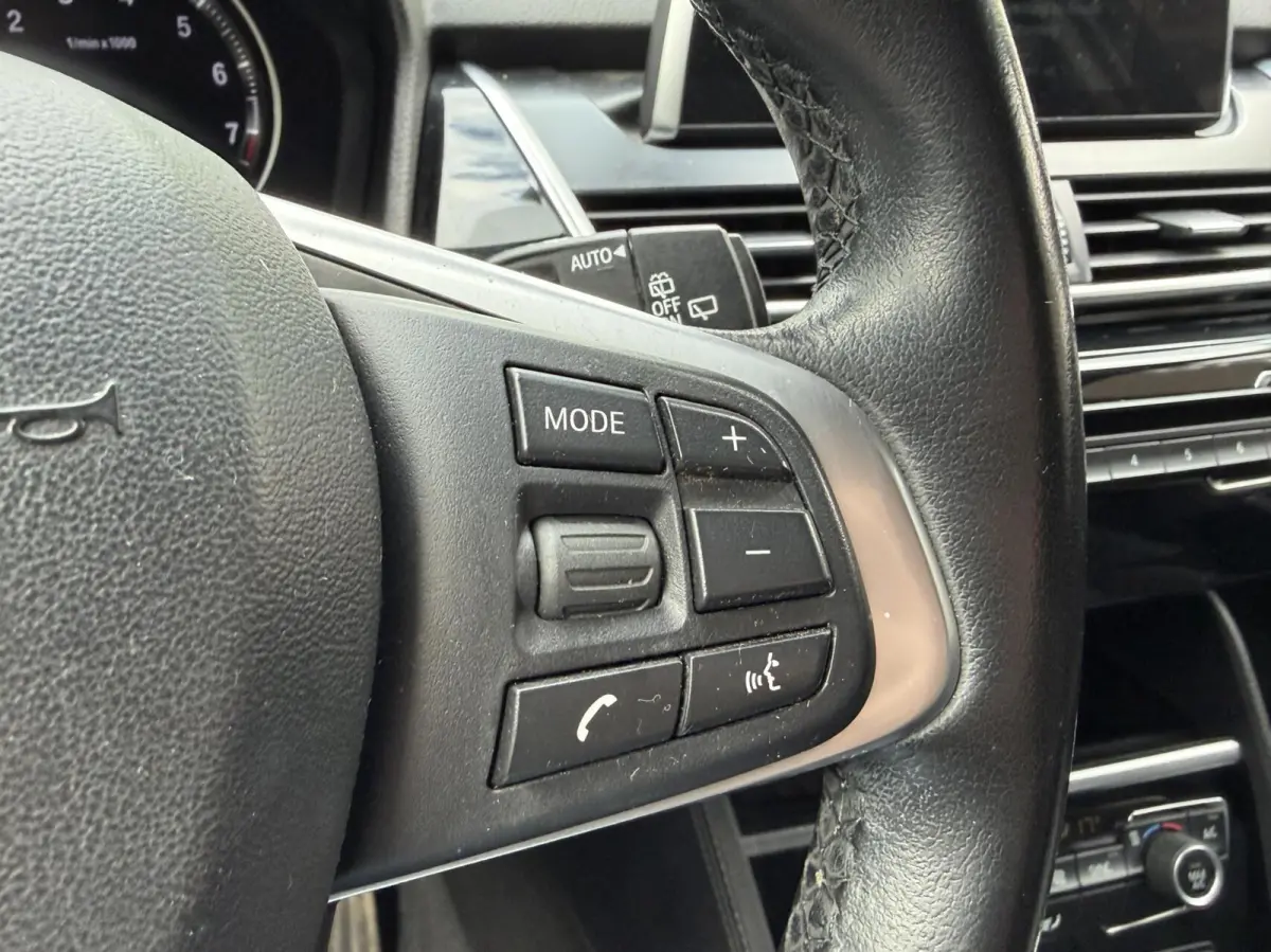 225xe iPerformance Climat, Bluetooth, Navi, LM..