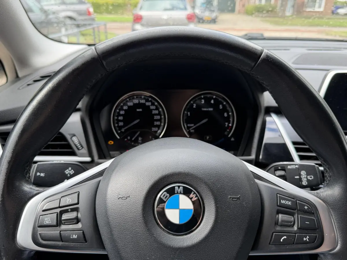 225xe iPerformance Climat, Bluetooth, Navi, LM..