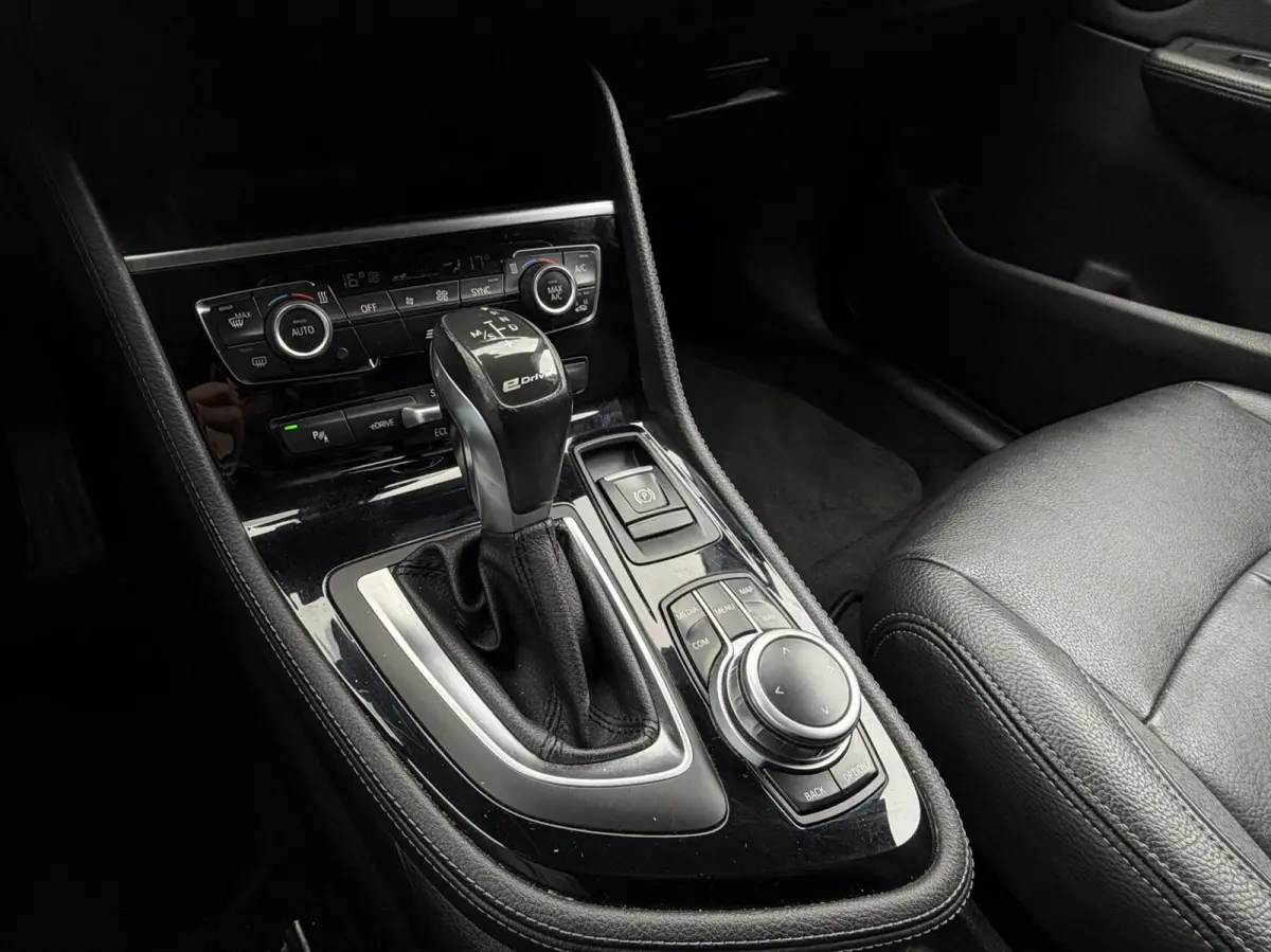 225xe iPerformance Climat, Bluetooth, Navi, LM..