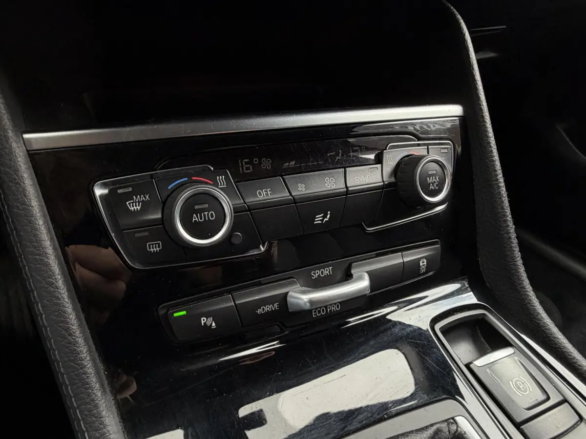 225xe iPerformance Climat, Bluetooth, Navi, LM..