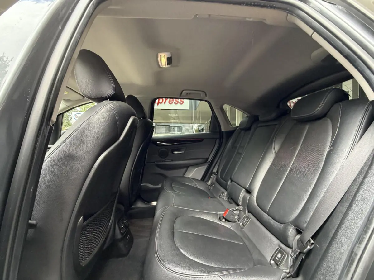 225xe iPerformance Climat, Bluetooth, Navi, LM..
