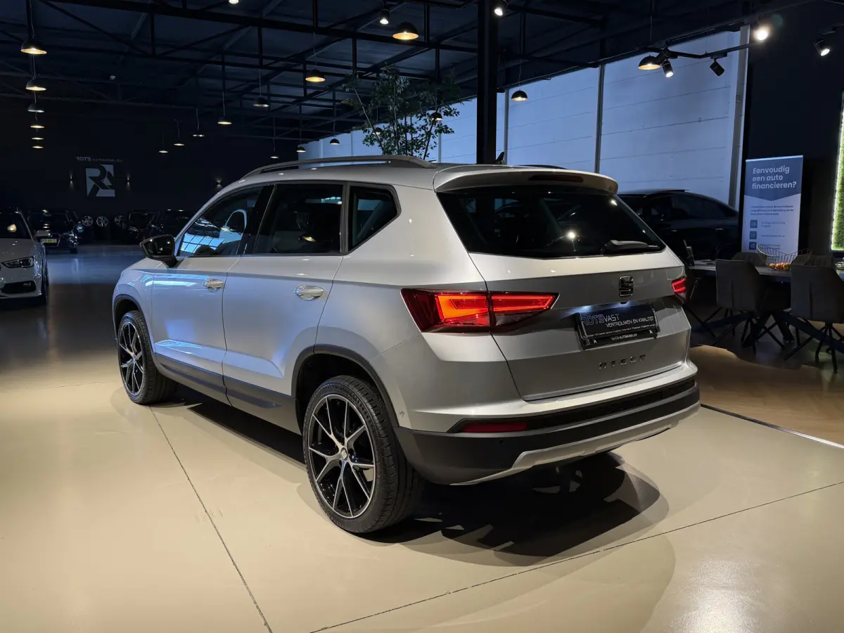 EcoTSI Style Navi|Camera|Carplay|Cruis Grijs