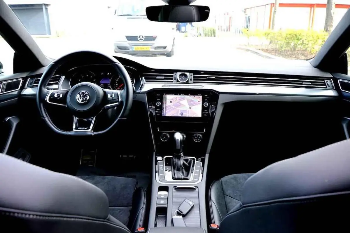 2.0 TSI R-Line LED/PDC/CAM/LMV18/NAVI/LEER