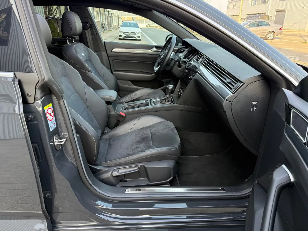 2.0 TSI R-Line LED/PDC/CAM/LMV18/NAVI/LEER