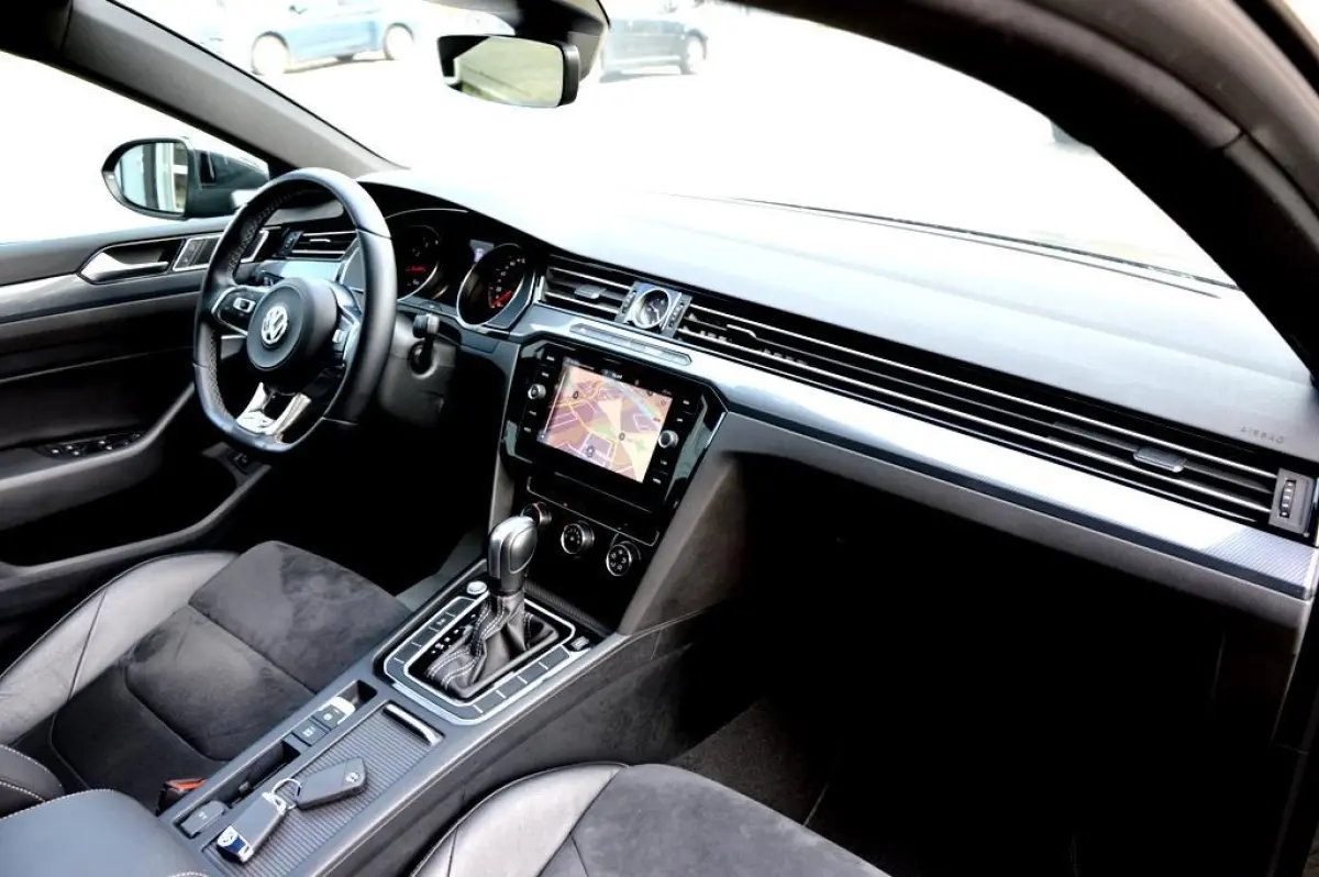 2.0 TSI R-Line LED/PDC/CAM/LMV18/NAVI/LEER