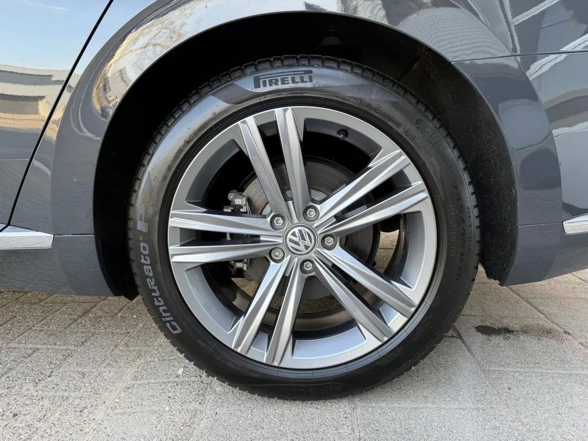 2.0 TSI R-Line LED/PDC/CAM/LMV18/NAVI/LEER
