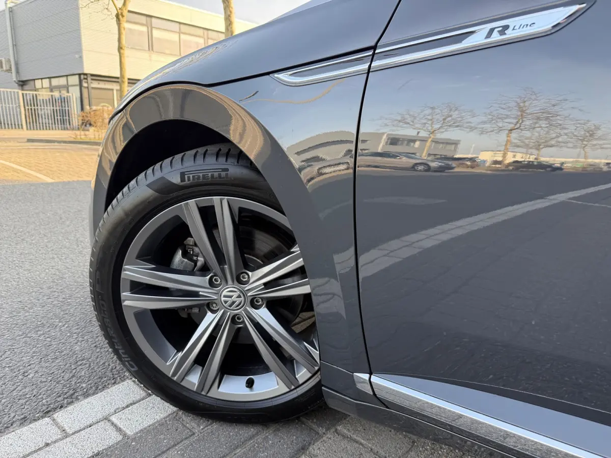 2.0 TSI R-Line LED/PDC/CAM/LMV18/NAVI/LEER