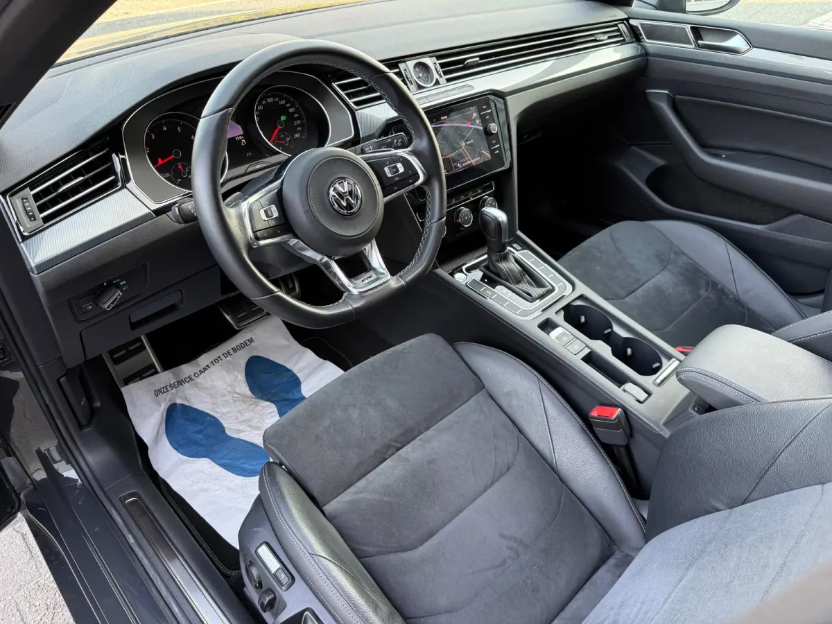 2.0 TSI R-Line LED/PDC/CAM/LMV18/NAVI/LEER