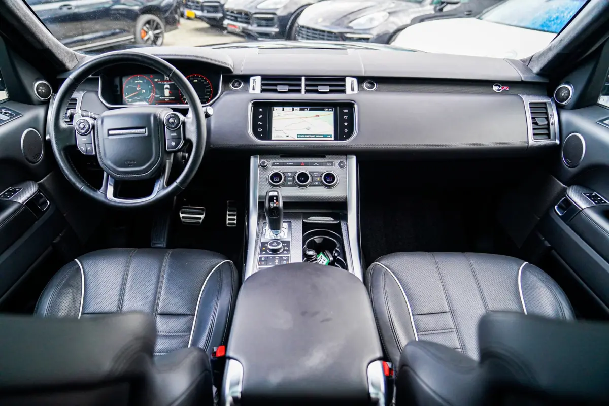 5.0 V8 Supercharged SVR | Panorama | SVR Kuipstoelen | Alcantara Hemel | Lane Assist | 551PK | NAP