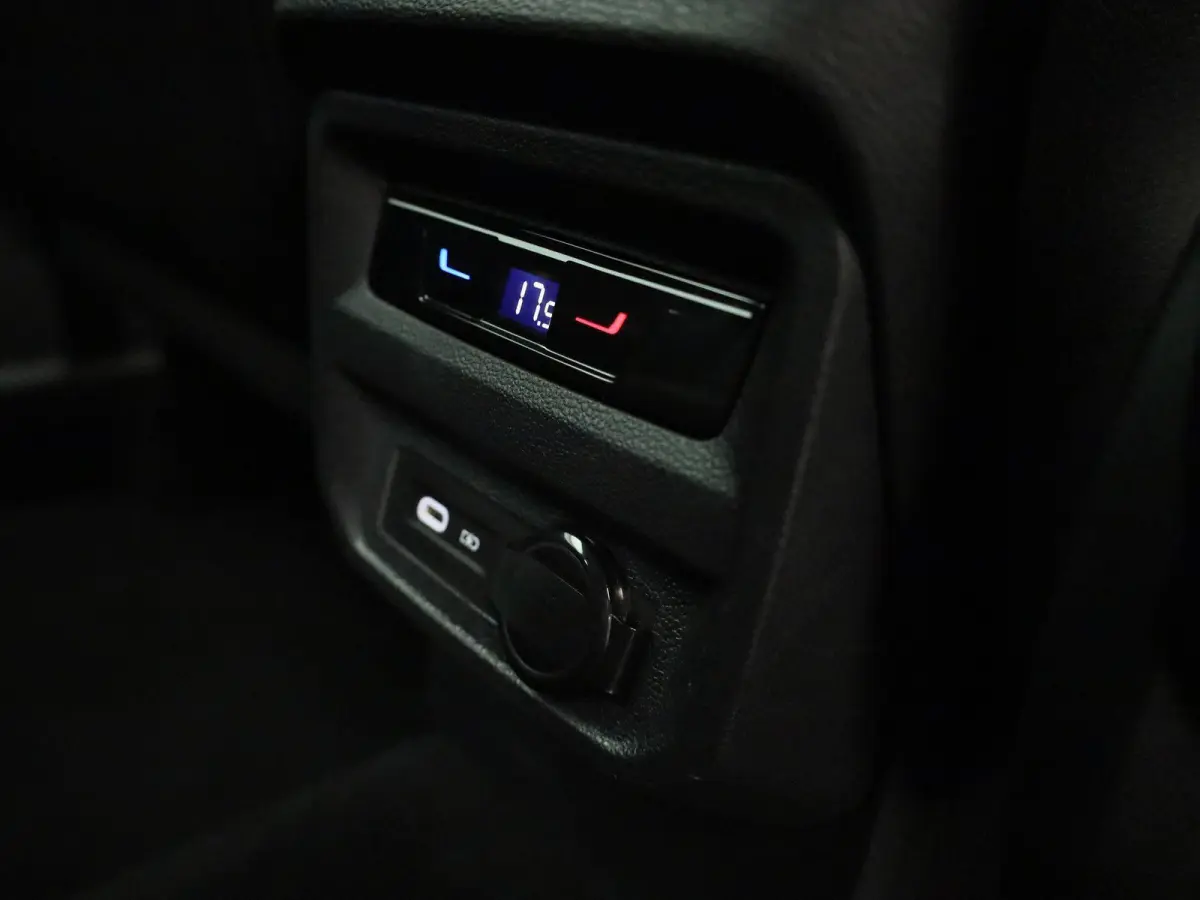1.5 TSI FR Business | Automaat | Virtual cockpit | Climate control | Apple carplay | LMV | DAB | Bluetooth | Navigatie | Camera | Memory seat