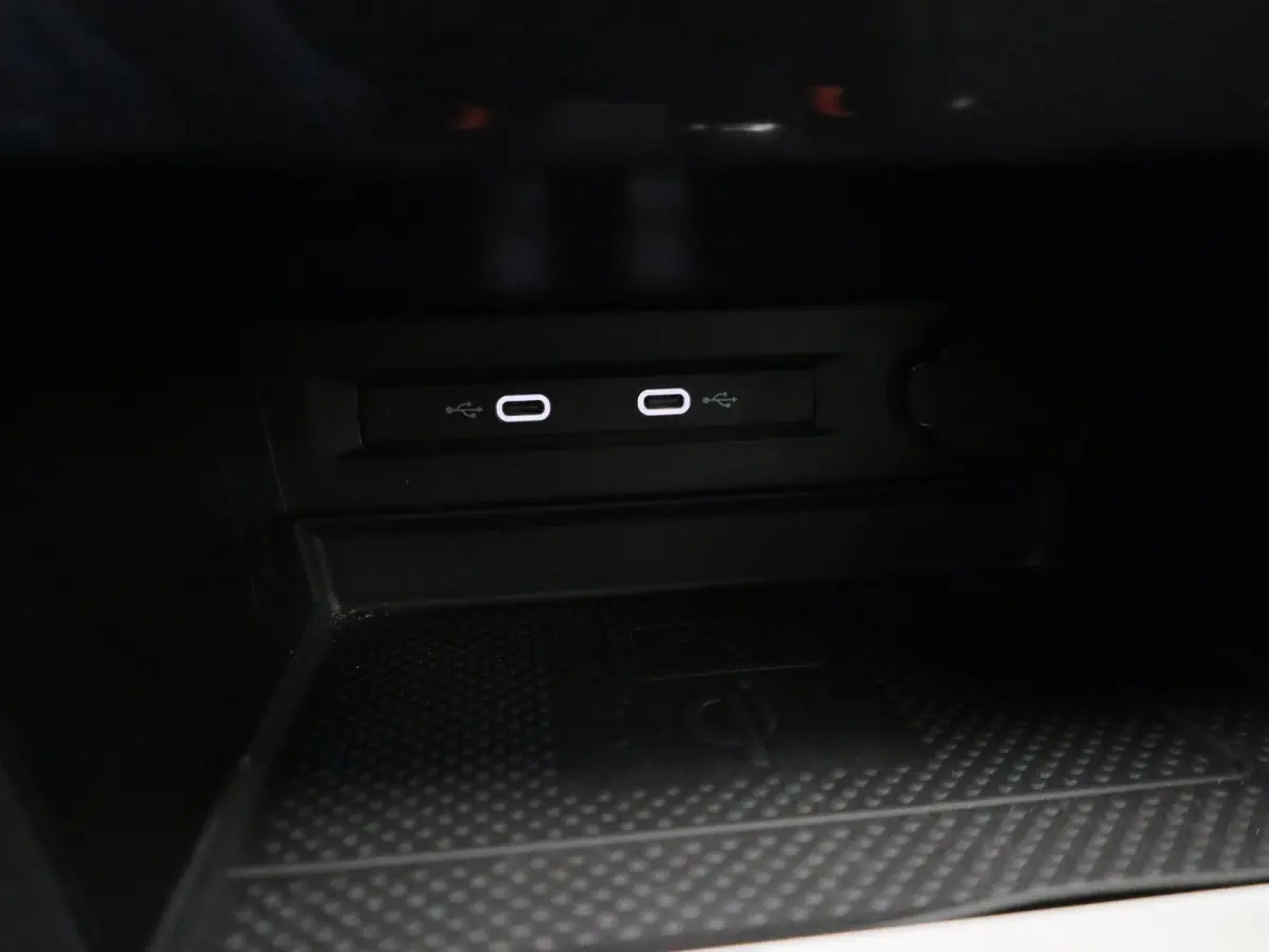 1.5 TSI FR Business | Automaat | Virtual cockpit | Climate control | Apple carplay | LMV | DAB | Bluetooth | Navigatie | Camera | Memory seat