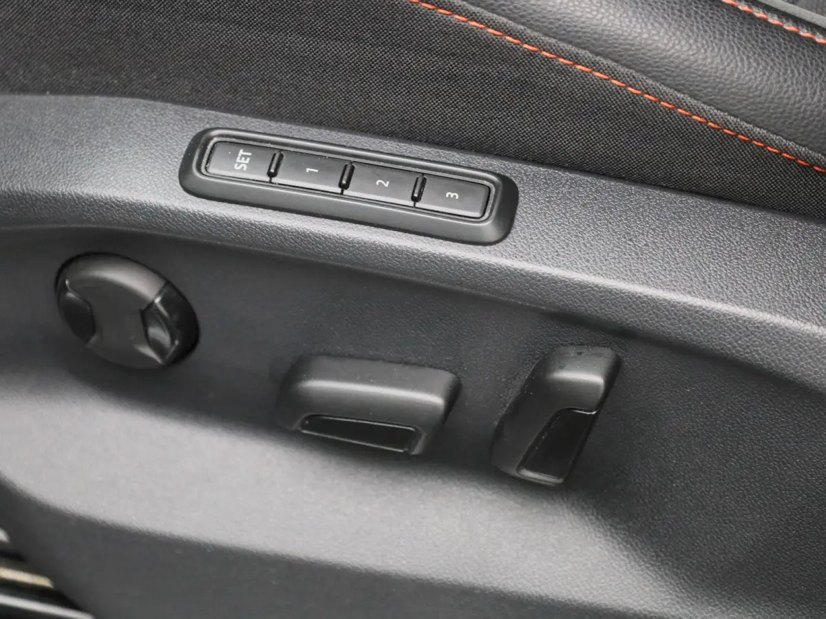 1.5 TSI FR Business | Automaat | Virtual cockpit | Climate control | Apple carplay | LMV | DAB | Bluetooth | Navigatie | Camera | Memory seat