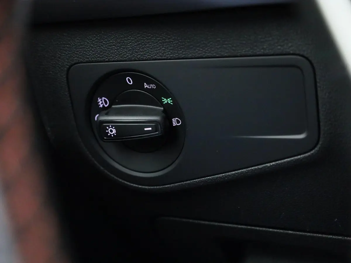 1.5 TSI FR Business | Automaat | Virtual cockpit | Climate control | Apple carplay | LMV | DAB | Bluetooth | Navigatie | Camera | Memory seat