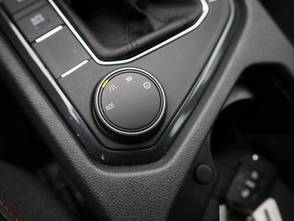 1.5 TSI FR Business | Automaat | Virtual cockpit | Climate control | Apple carplay | LMV | DAB | Bluetooth | Navigatie | Camera | Memory seat