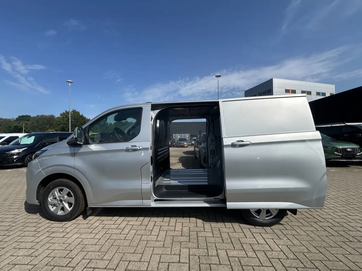 71kWh Pro Power Onboard | Trekhaak | Dubb. Schuifdeur | Stoel/voorruitverwarming | 2 zitplaatsen rechtsvoor | Airco (automatisch) | Apple Carplay/Android Auto|telefoonintegratie premium