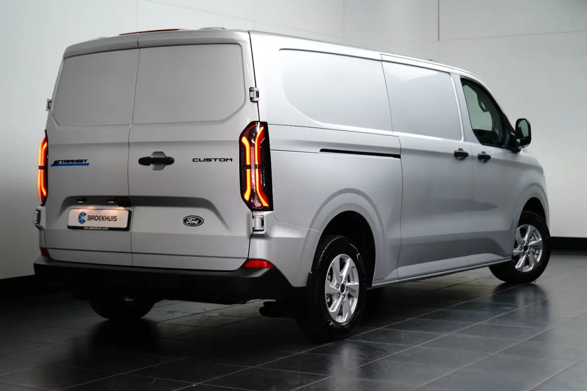 71kWh 340 L2H1 | 16inch | Stoel/Voorruitverwarming | 370KM | LED | | 2 zitplaatsen rechtsvoor | Airco (automatisch) | Apple Carplay/Android Auto|telefoonintegratie premium