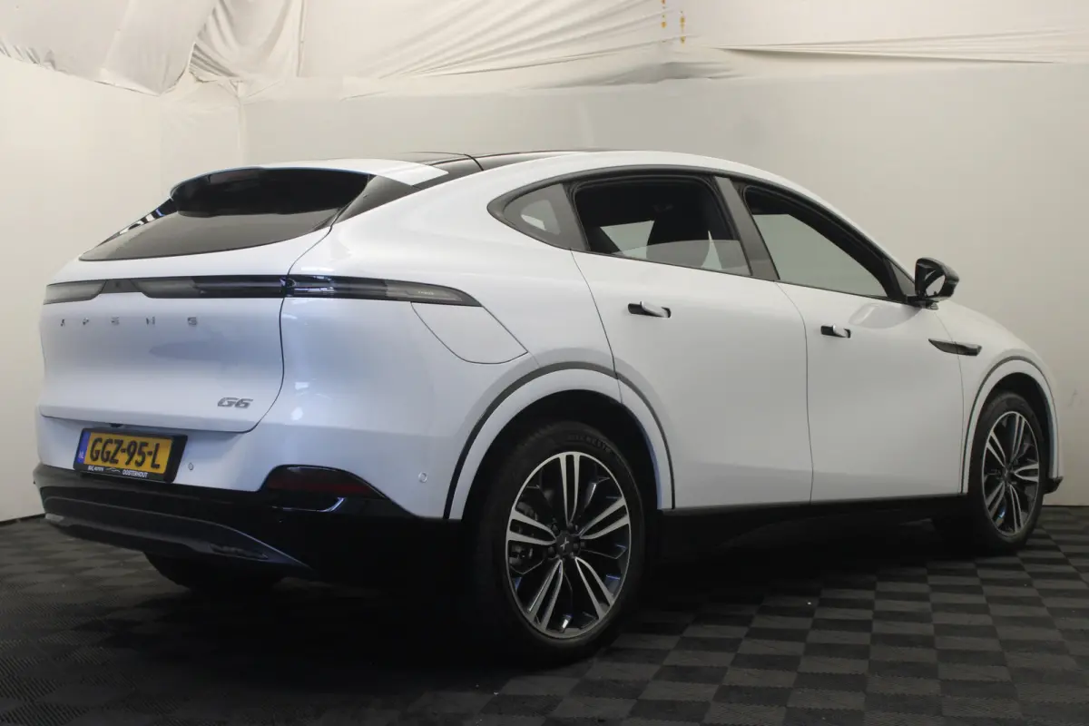 RWD Standard Range 66 kWh