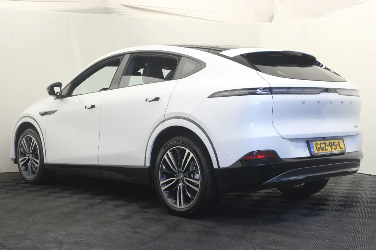 RWD Standard Range 66 kWh