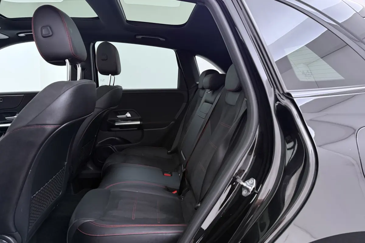 180 Business Solution | AMG-Line | Panoramadak | Org NL | CarPlay | Camera | Navigatie | Stoelverwarming |