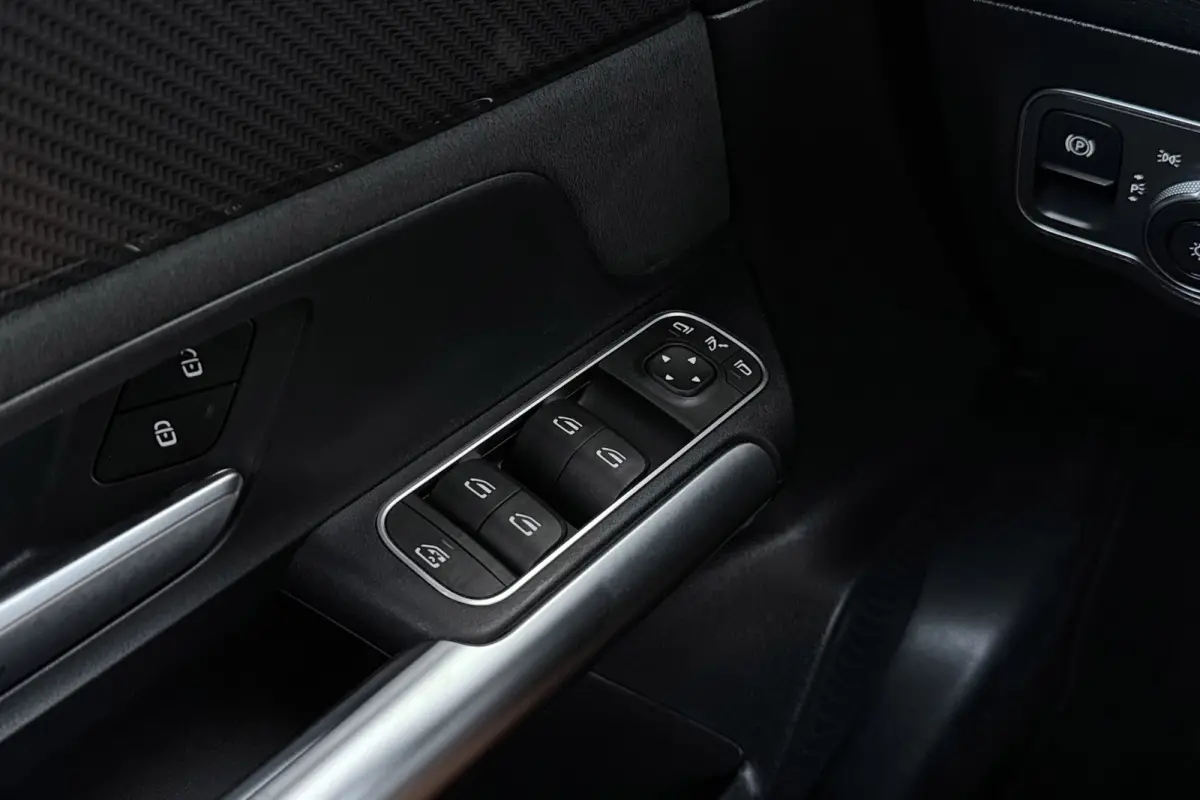 180 Business Solution | AMG-Line | Panoramadak | Org NL | CarPlay | Camera | Navigatie | Stoelverwarming |