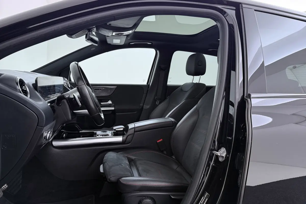 180 Business Solution AMG-Line | Panoramadak | Org NL | CarPlay | Camera | Navigatie | Stoelverwarming |