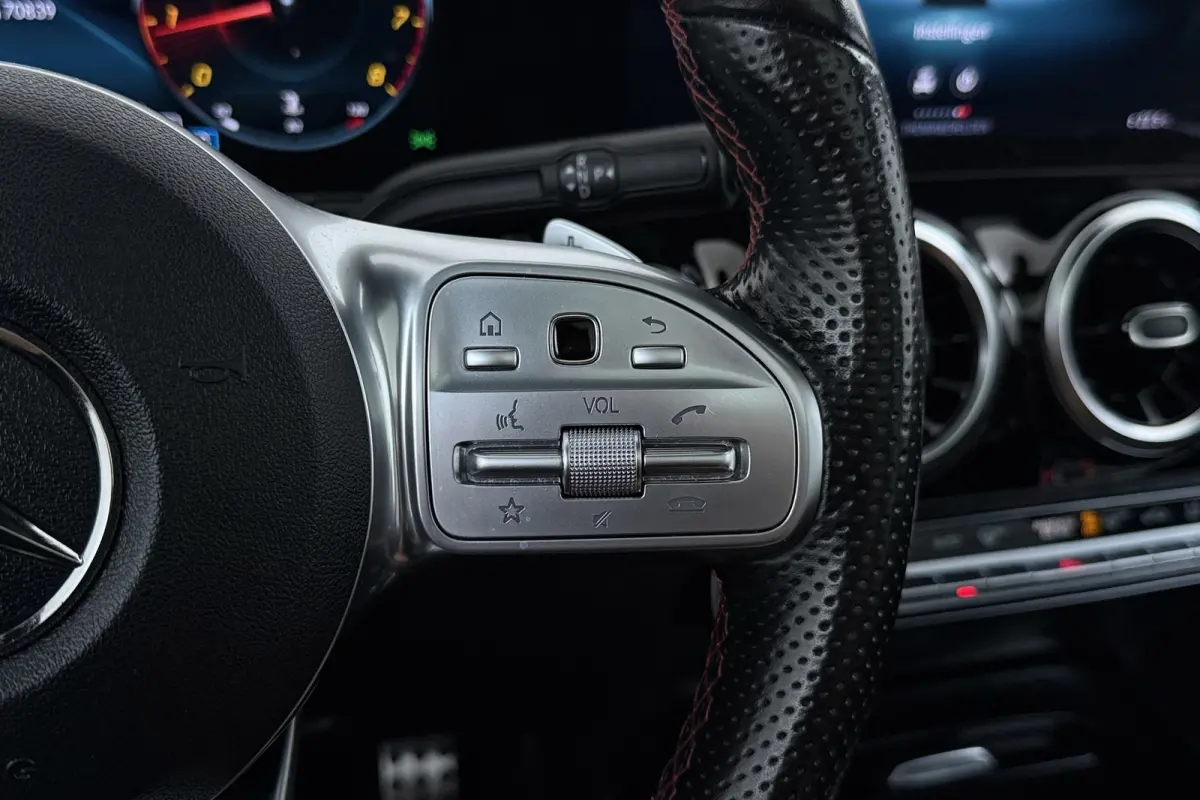 180 Business Solution | AMG-Line | Panoramadak | Org NL | CarPlay | Camera | Navigatie | Stoelverwarming |
