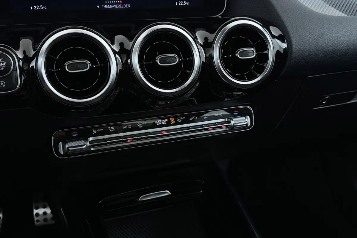180 Business Solution | AMG-Line | Panoramadak | Org NL | CarPlay | Camera | Navigatie | Stoelverwarming |