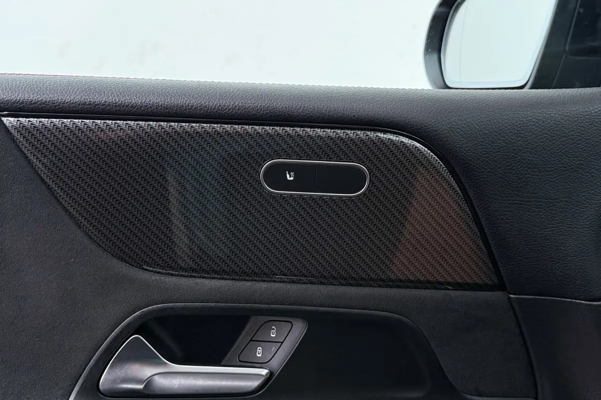 180 Business Solution | AMG-Line | Panoramadak | Org NL | CarPlay | Camera | Navigatie | Stoelverwarming |