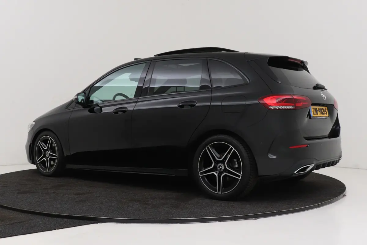 180 Business Solution AMG-Line | Panoramadak | Org NL | CarPlay | Camera | Navigatie | Stoelverwarming |