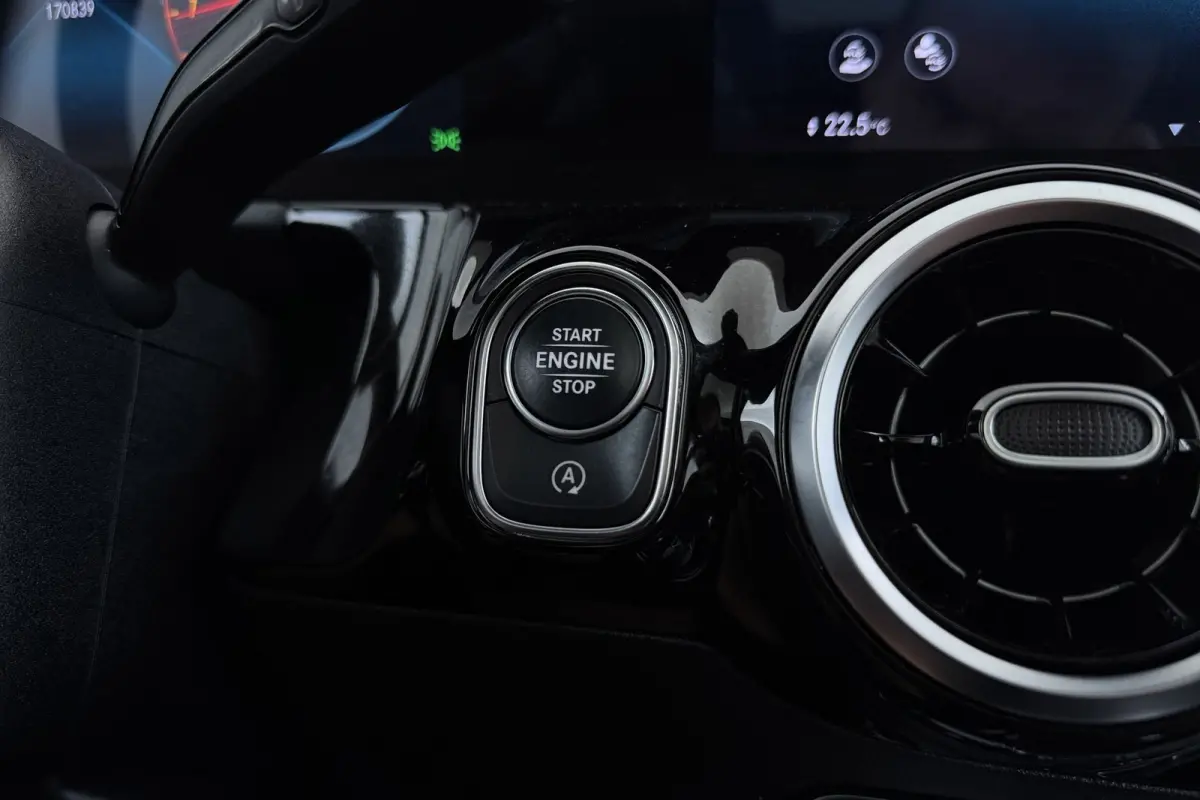 180 Business Solution | AMG-Line | Panoramadak | Org NL | CarPlay | Camera | Navigatie | Stoelverwarming |