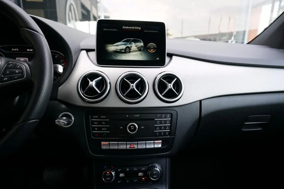 180 Prestige + CAMERA / NAVI / CLIMATE CONTROL