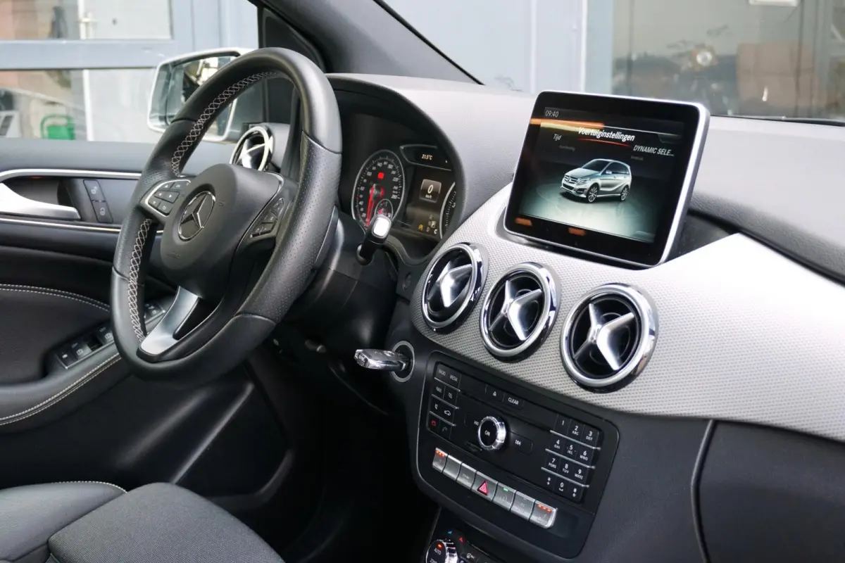 180 Prestige + CAMERA / NAVI / CLIMATE CONTROL