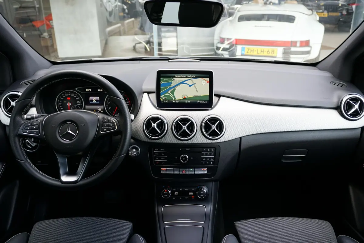 180 Prestige + CAMERA / NAVI / CLIMATE CONTROL