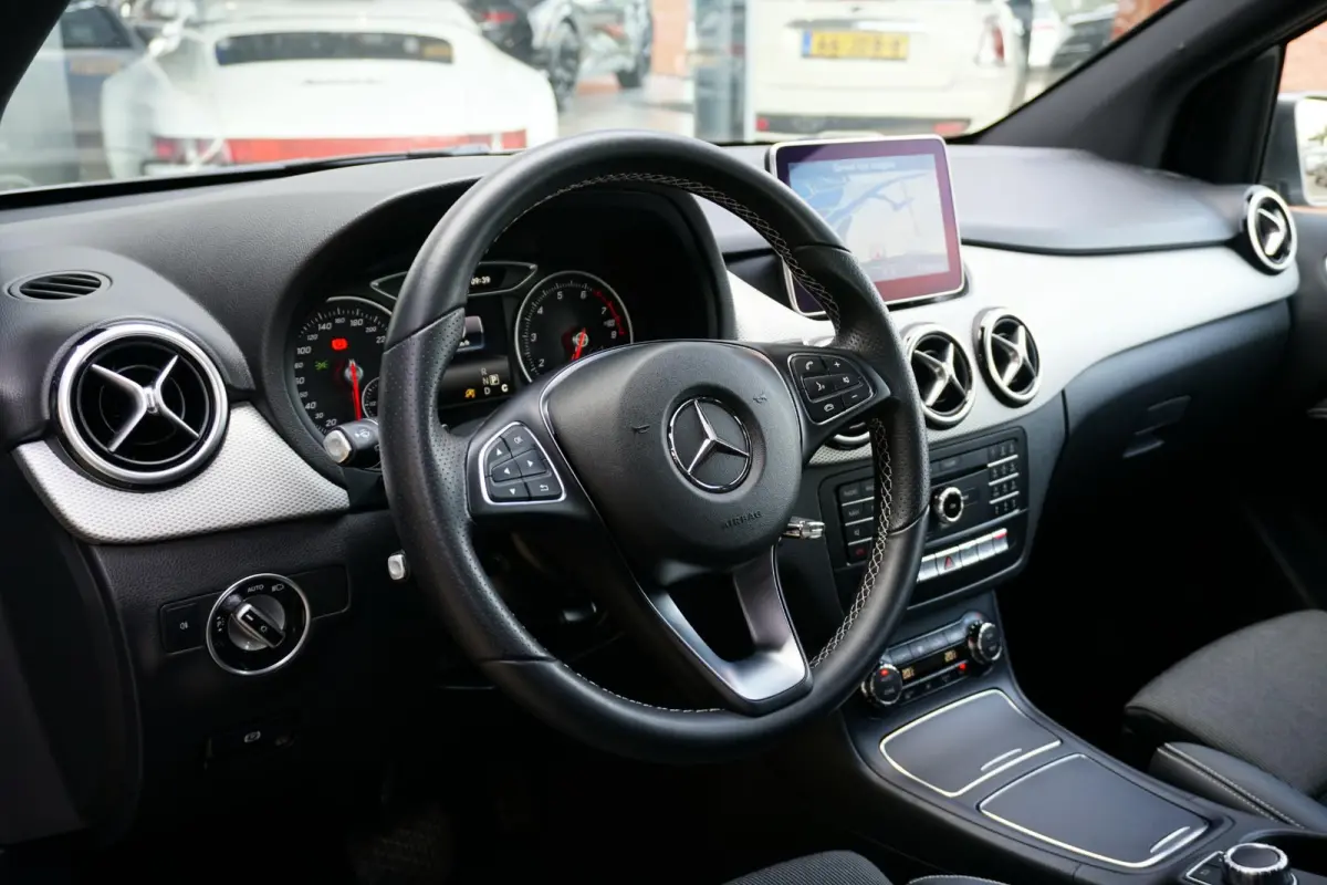 180 Prestige + CAMERA / NAVI / CLIMATE CONTROL
