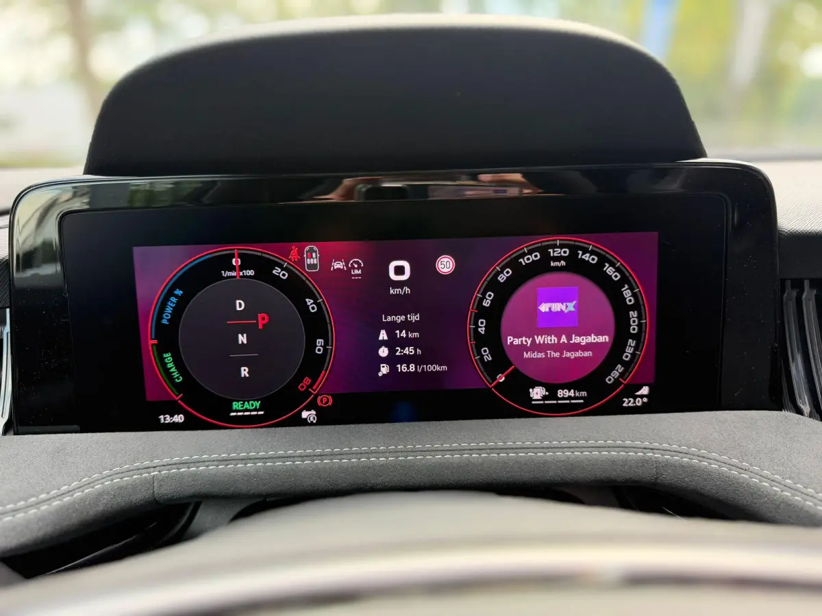 1.5 TSI PHEV Sportline Business 204 pk | Automaat | LED | Trekhaak | Achteruitrijcamera | Climate Control | Navigatie | Adaptive Cruise Control | Parkeersensoren | Privacy Glass | Stoelverwa