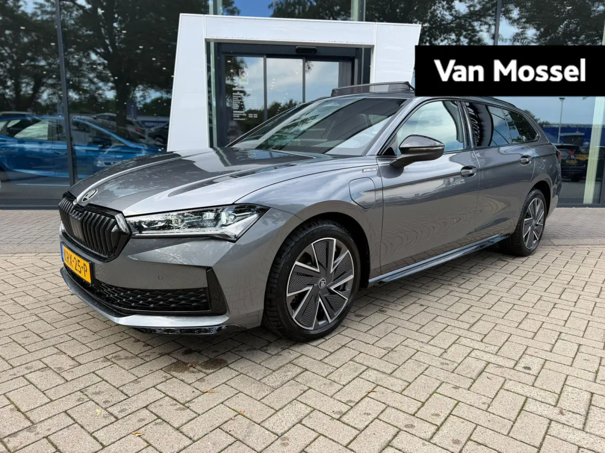 1.5 TSI PHEV Sportline Business 204 pk | Automaat | LED | Trekhaak | Achteruitrijcamera | Climate Control | Navigatie | Adaptive Cruise Control | Parkeersensoren | Privacy Glass | Stoelverwa