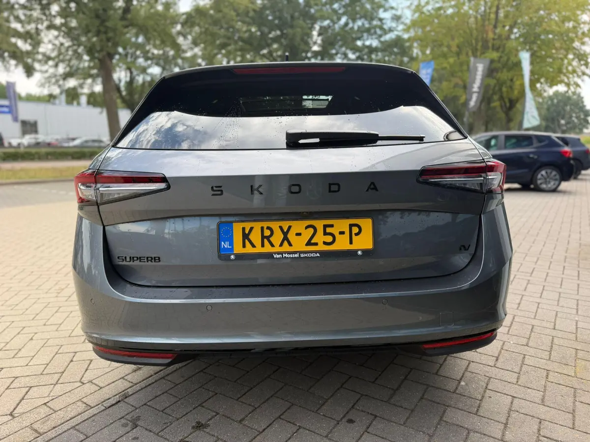 1.5 TSI PHEV Sportline Business 204 pk | Automaat | LED | Trekhaak | Achteruitrijcamera | Climate Control | Navigatie | Adaptive Cruise Control | Parkeersensoren | Privacy Glass | Stoelverwa