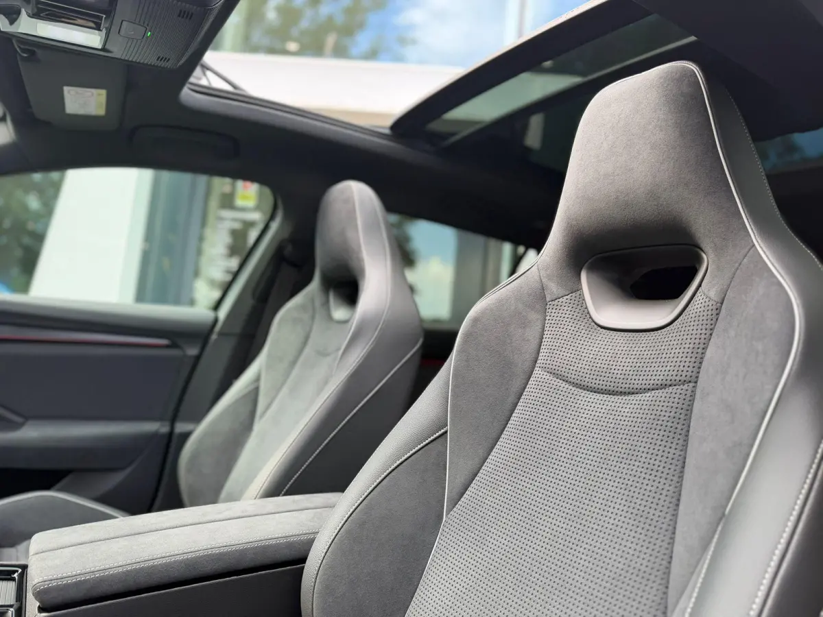 1.5 TSI PHEV Sportline Business 204 pk | Automaat | LED | Trekhaak | Achteruitrijcamera | Climate Control | Navigatie | Adaptive Cruise Control | Parkeersensoren | Privacy Glass | Stoelverwa