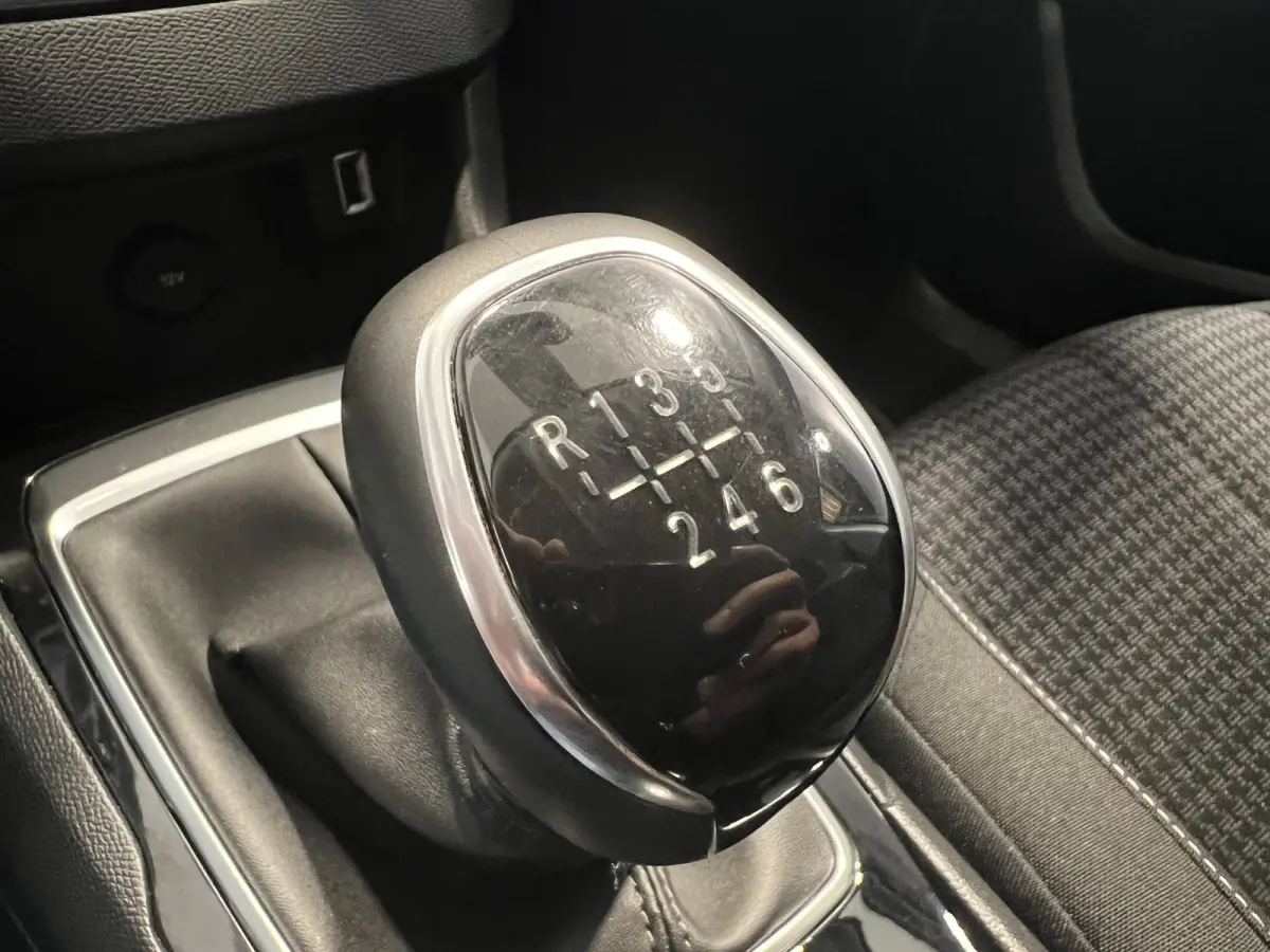 1.2 PureTech Blue Lease Active | Android Auto/Apple Carplay | LM Velgen 16" | Achteruitrijcamera | Cruise Control | Head-Up Display | Airco |