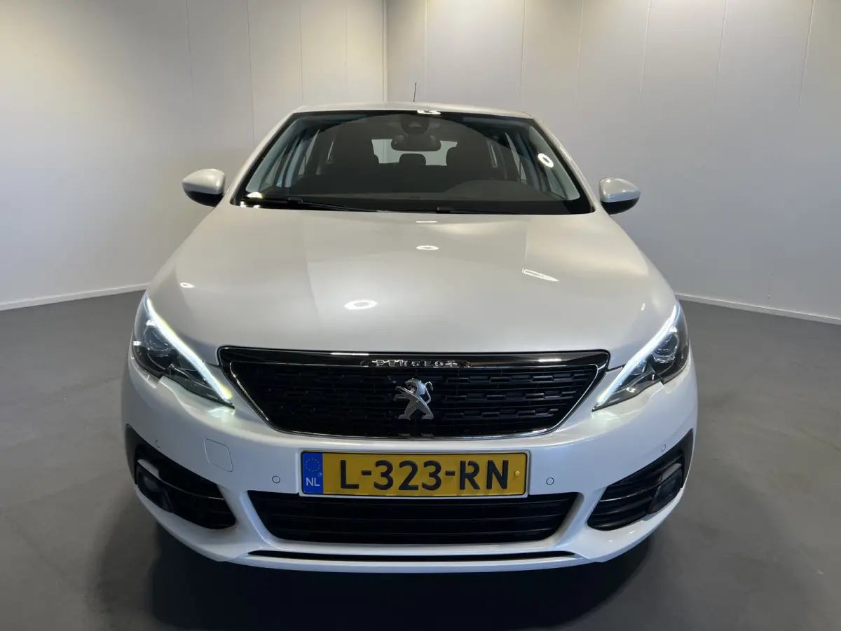 1.2 PureTech Blue Lease Active | Android Auto/Apple Carplay | LM Velgen 16" | Achteruitrijcamera | Cruise Control | Head-Up Display | Airco |