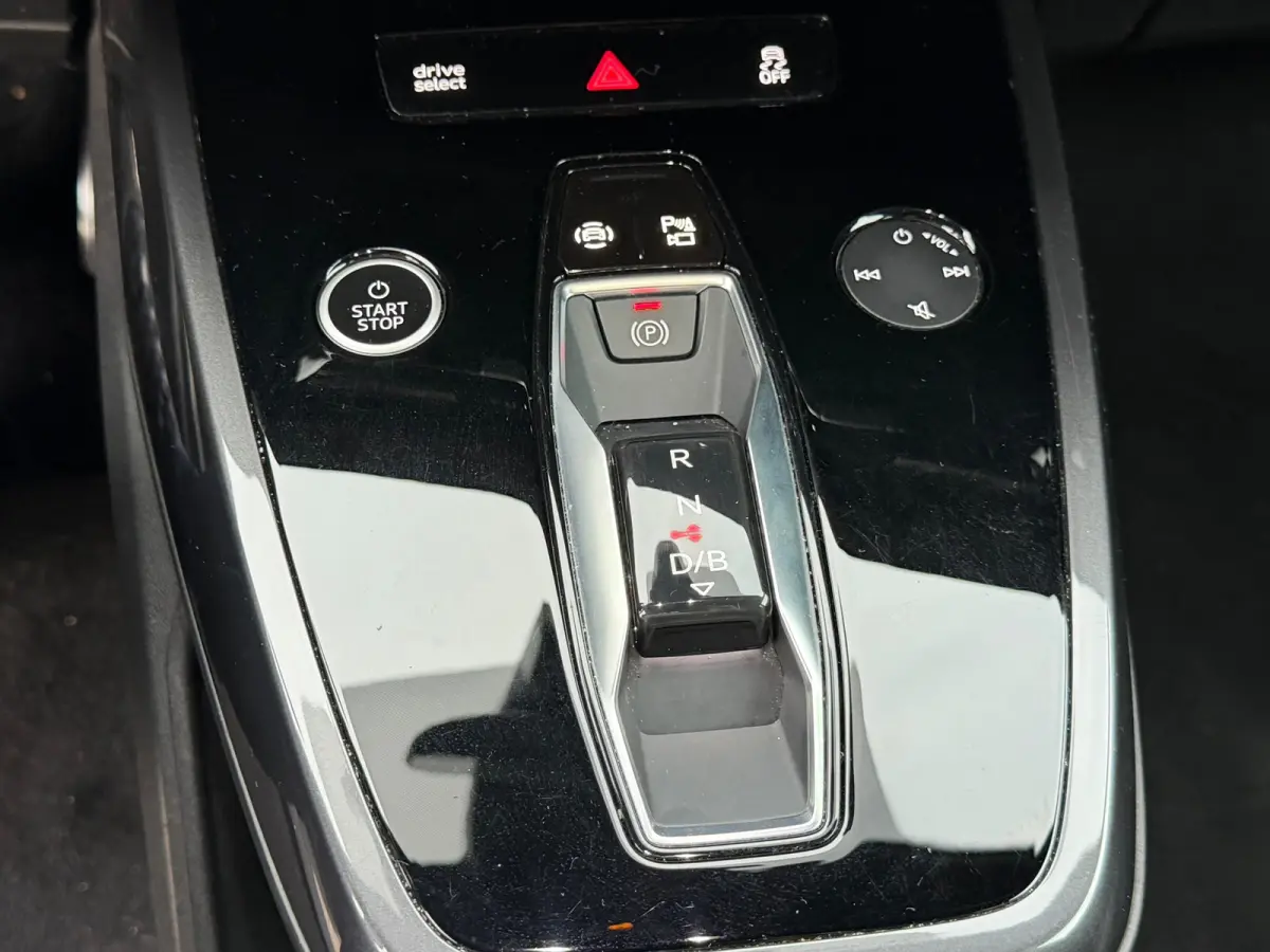40 Launch edition S Competition 77 kWh|Soh 88%|ACC|Camera|Carplay