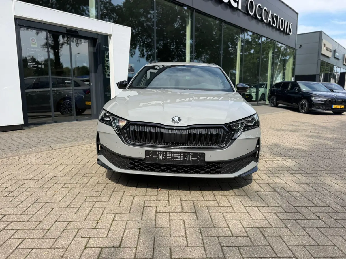 1.5 TSI MHEV Sportline Business 150 PK | Automaat | Stoelverwarming | Parkeersensoren | Adaptive Cruise Control | Camera | Virtual Cockpit | Navigatie | Lichtmetalen Velgen | Elektrische Ach