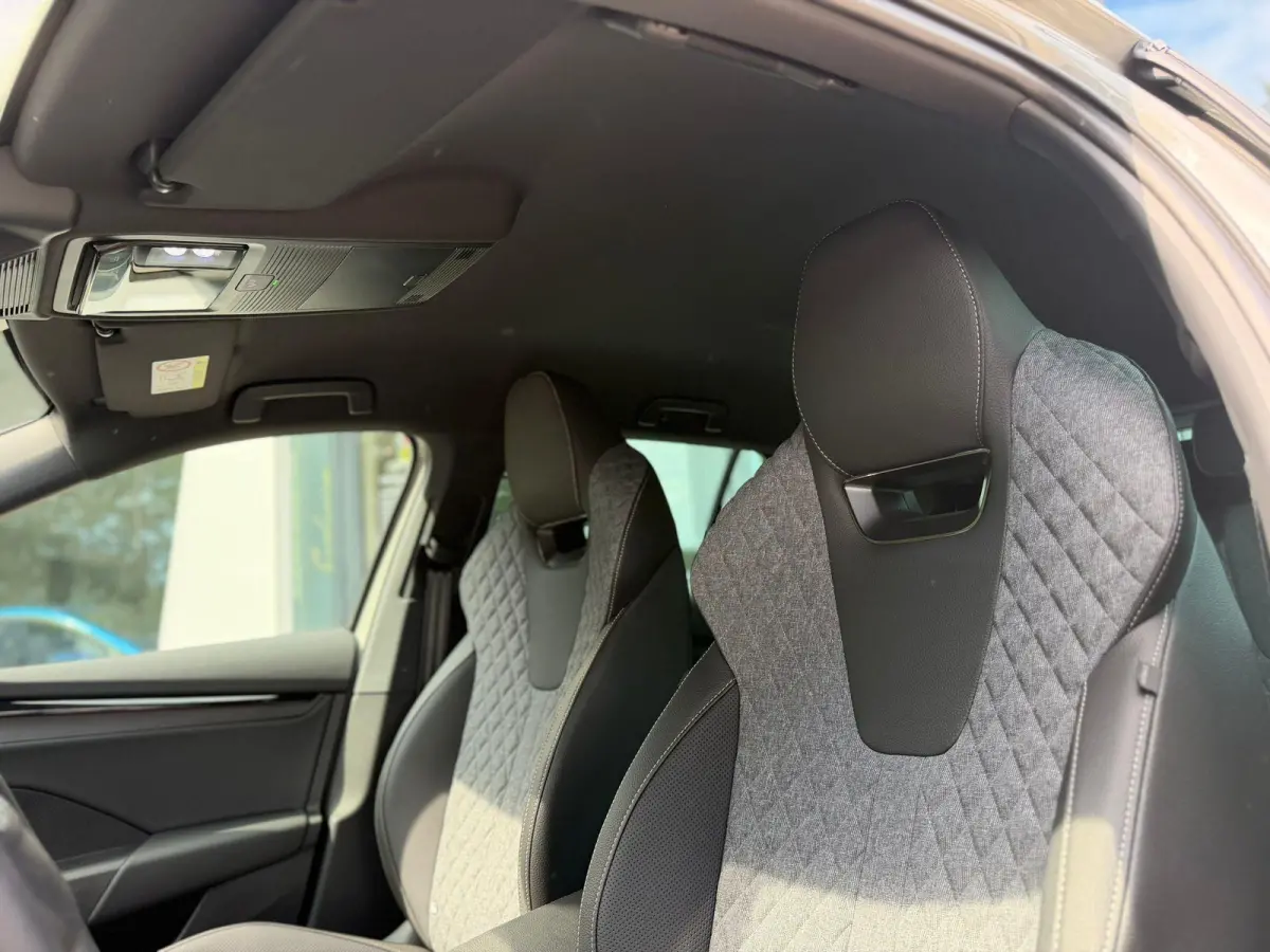 1.5 TSI MHEV Sportline Business 150 PK | Automaat | Stoelverwarming | Parkeersensoren | Adaptive Cruise Control | Camera | Virtual Cockpit | Navigatie | Lichtmetalen Velgen | Elektrische Ach
