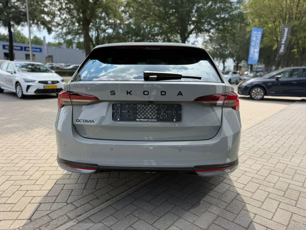 1.5 TSI MHEV Sportline Business 150 PK | Automaat | Stoelverwarming | Parkeersensoren | Adaptive Cruise Control | Camera | Virtual Cockpit | Navigatie | Lichtmetalen Velgen | Elektrische Ach