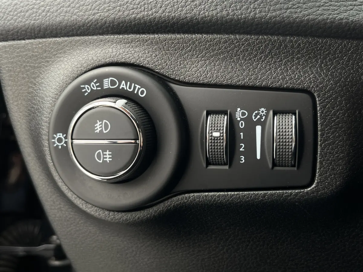 1.3T 150 Automaat Black Limited | Stuur-en stoelverwarming | Achteruitrijcamera | Parkeersensoren voor + achter | Navigatie |