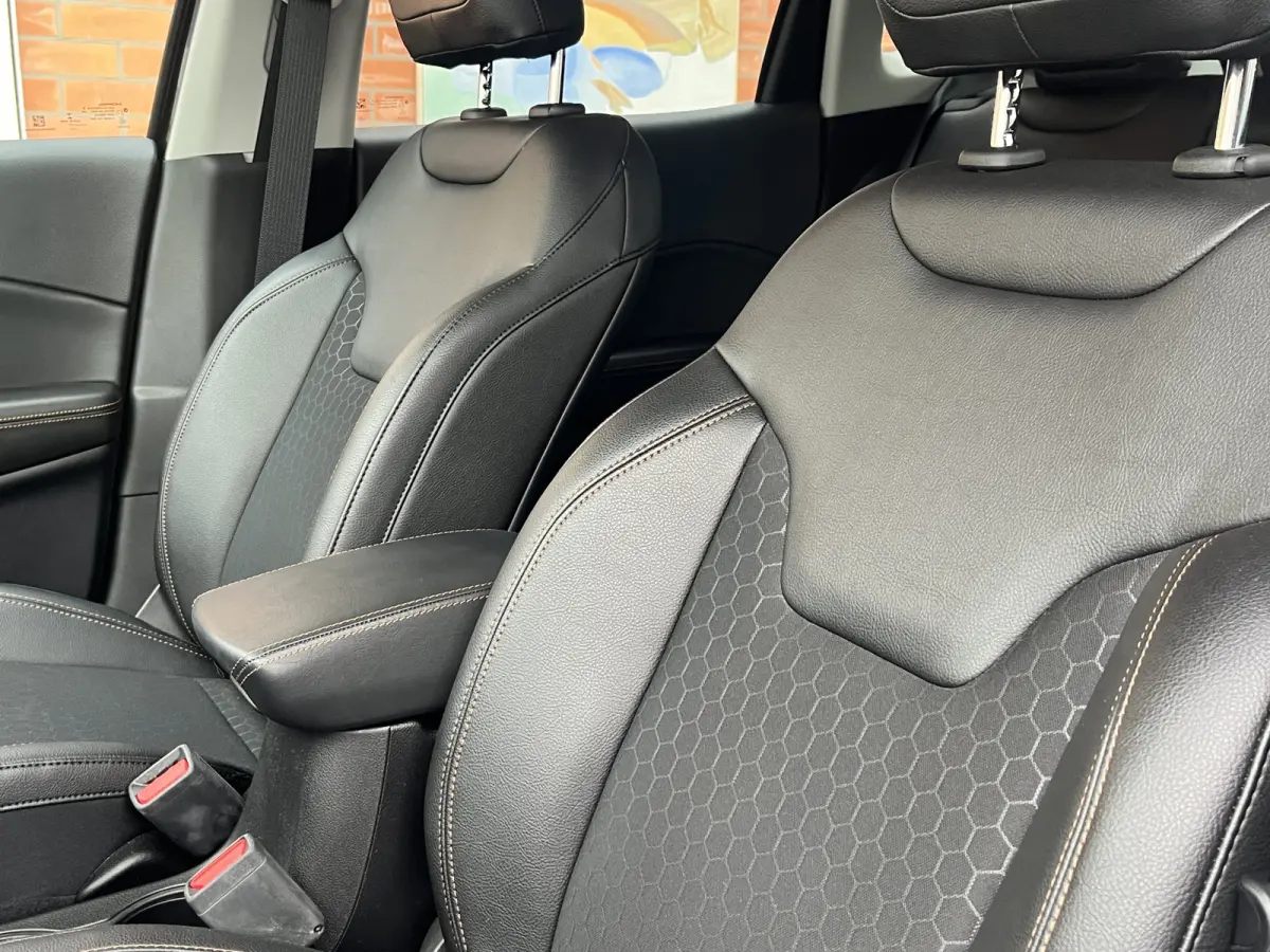 1.3T 150 Automaat Black Limited | Stuur-en stoelverwarming | Achteruitrijcamera | Parkeersensoren voor + achter | Navigatie |