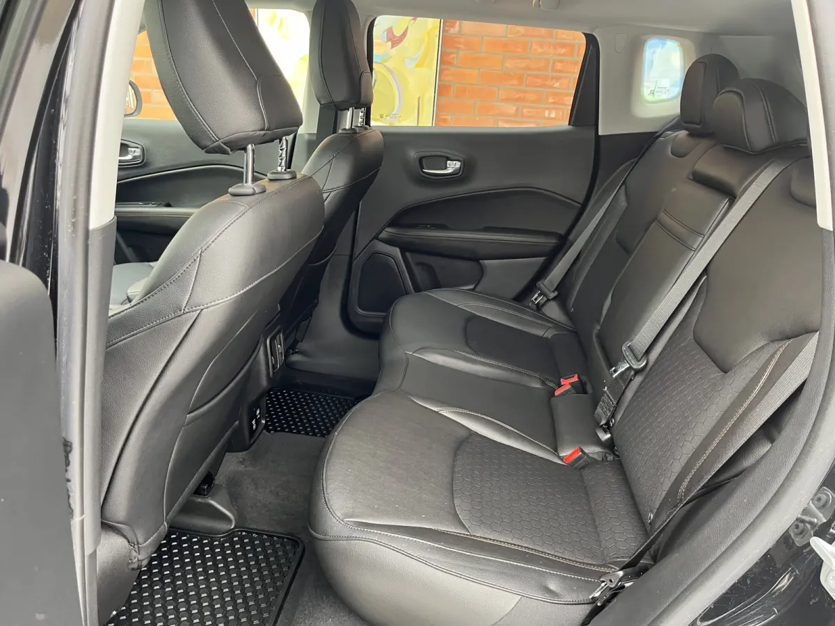 1.3T 150 Automaat Black Limited | Stuur-en stoelverwarming | Achteruitrijcamera | Parkeersensoren voor + achter | Navigatie |