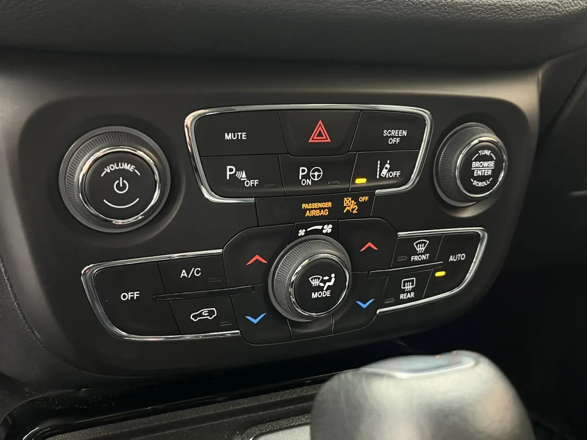 1.3T 150 Automaat Black Limited | Stuur-en stoelverwarming | Achteruitrijcamera | Parkeersensoren voor + achter | Navigatie |