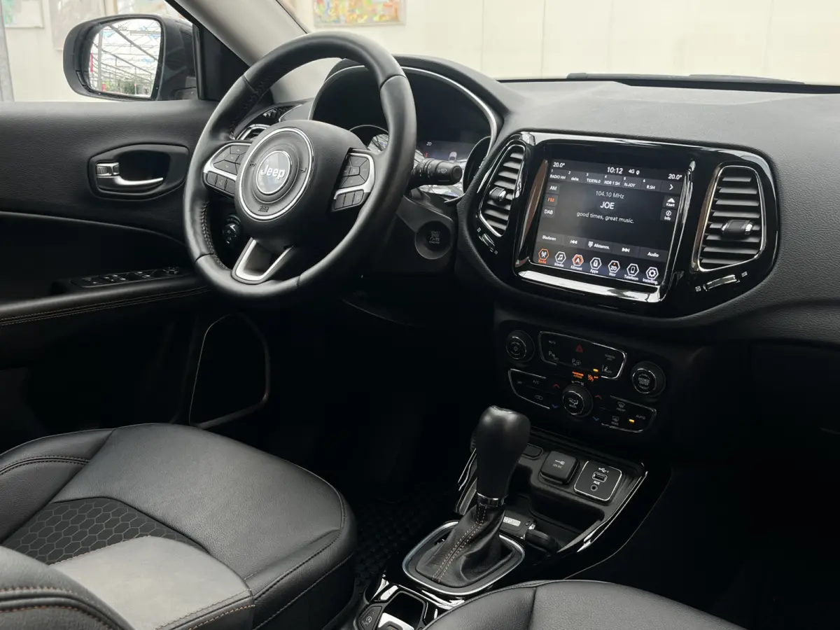 1.3T 150 Automaat Black Limited | Stuur-en stoelverwarming | Achteruitrijcamera | Parkeersensoren voor + achter | Navigatie |