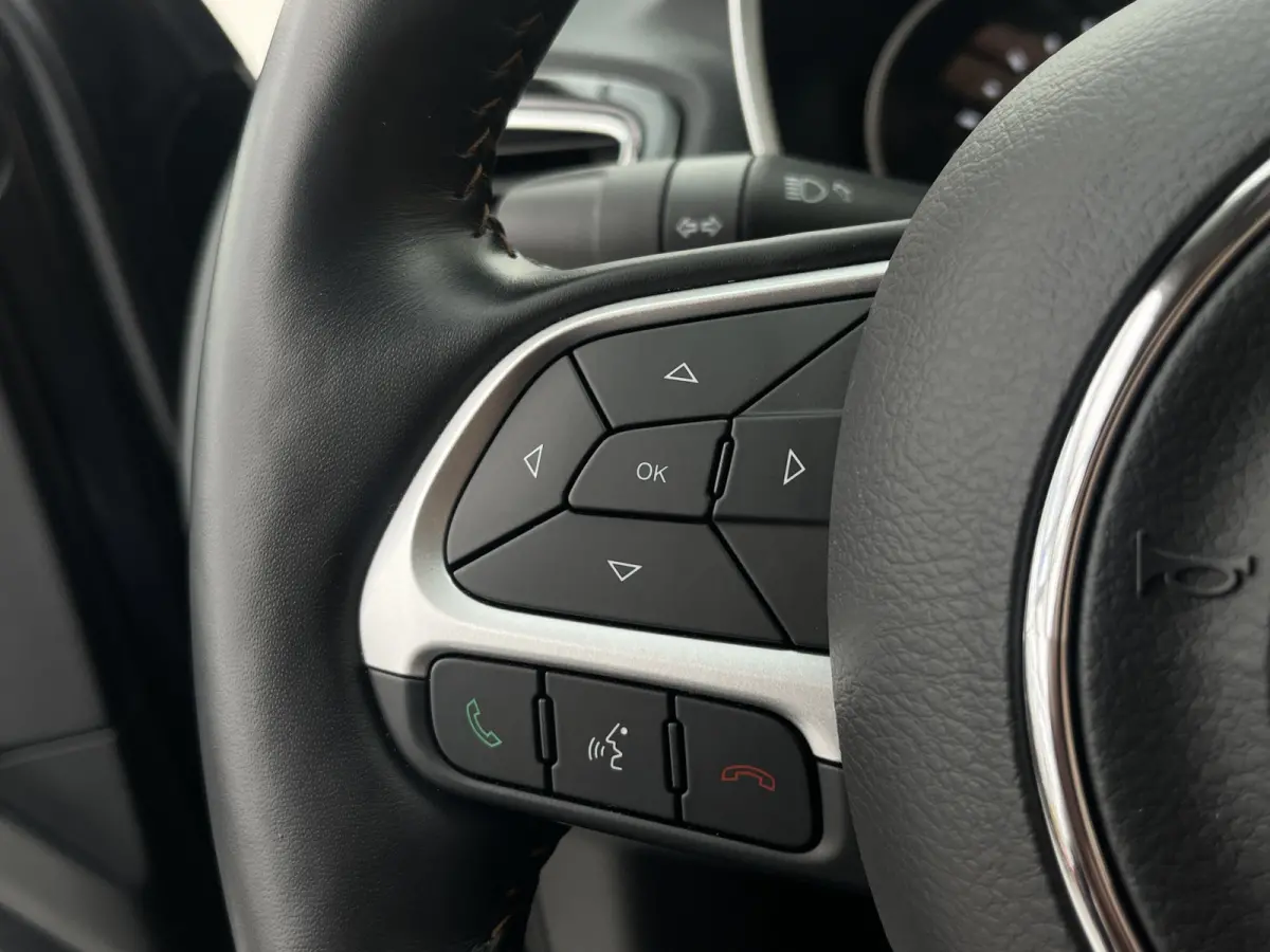 1.3T 150 Automaat Black Limited | Stuur-en stoelverwarming | Achteruitrijcamera | Parkeersensoren voor + achter | Navigatie |